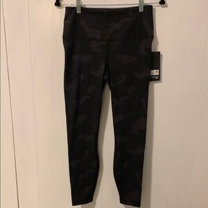 Women’s Black Camouflage Leggings Medium